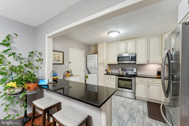 $474,999 | 1800 Old Meadow Road, Unit 1204, McLean, VA 22102