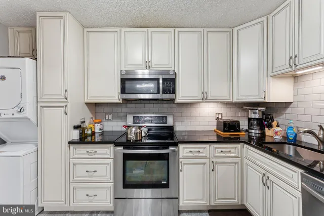 $474,999 | 1800 Old Meadow Road, Unit 1204, McLean, VA 22102