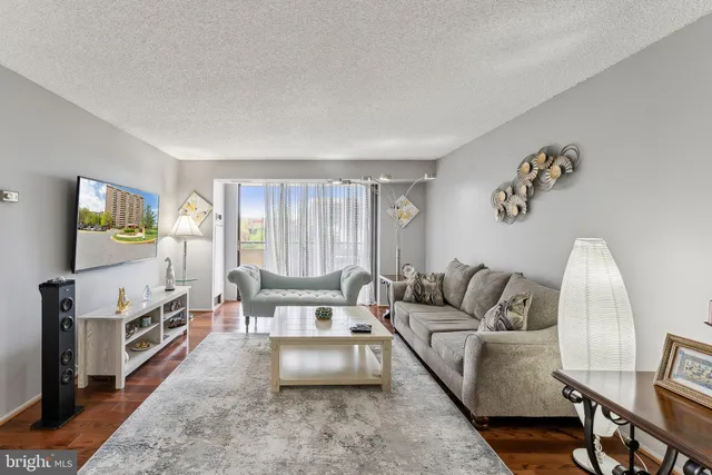 $474,999 | 1800 Old Meadow Road, Unit 1204, McLean, VA 22102