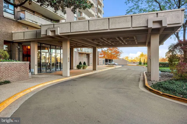 $474,999 | 1800 Old Meadow Road, Unit 1204, McLean, VA 22102