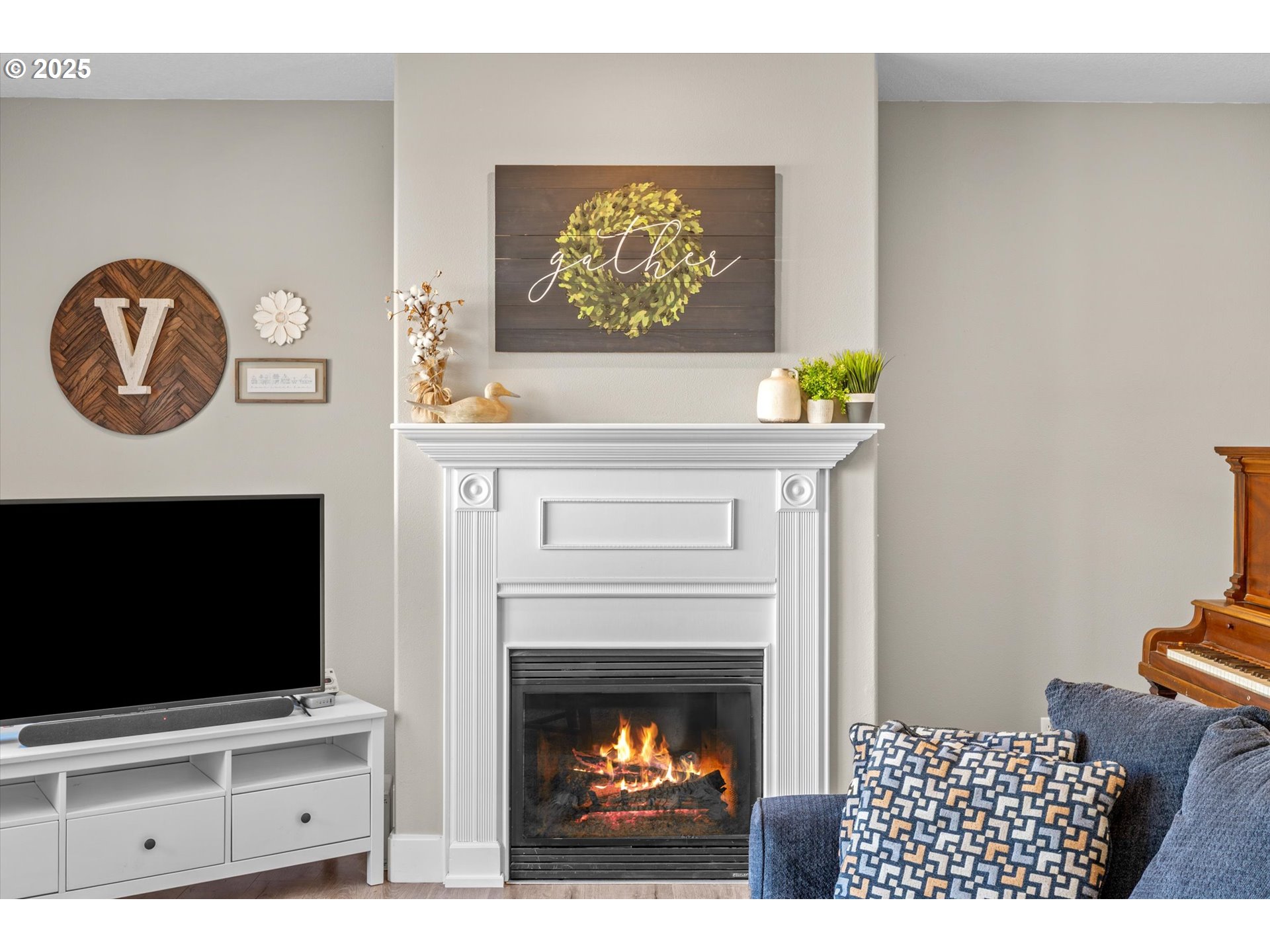 6475 Southeast 33rd Way Gresham, OR 97080 - Photo 20 of 47 a living room with furniture and a fireplace