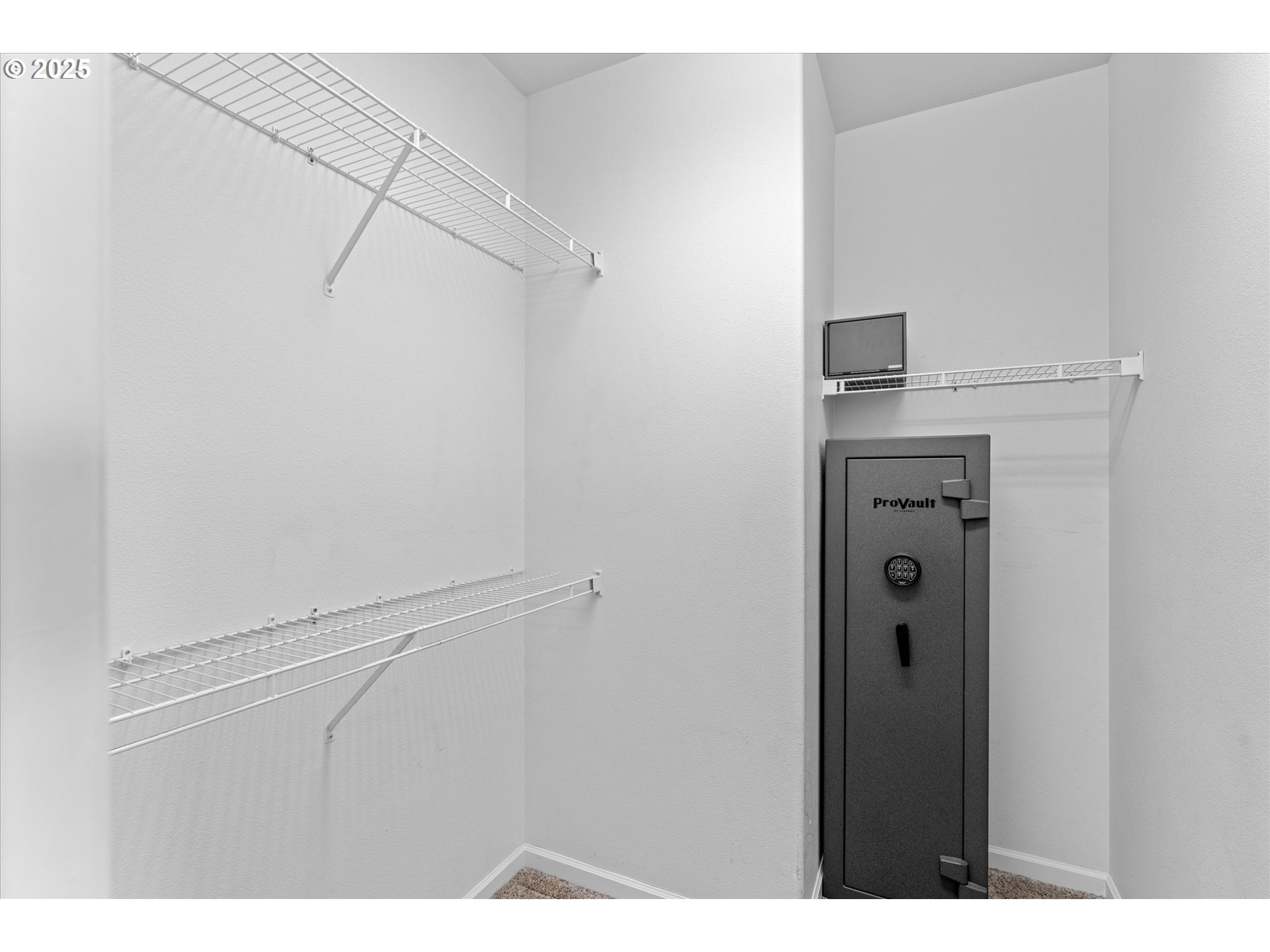 6475 Southeast 33rd Way Gresham, OR 97080 - Photo 28 of 47 a view of a bathroom from the hallway