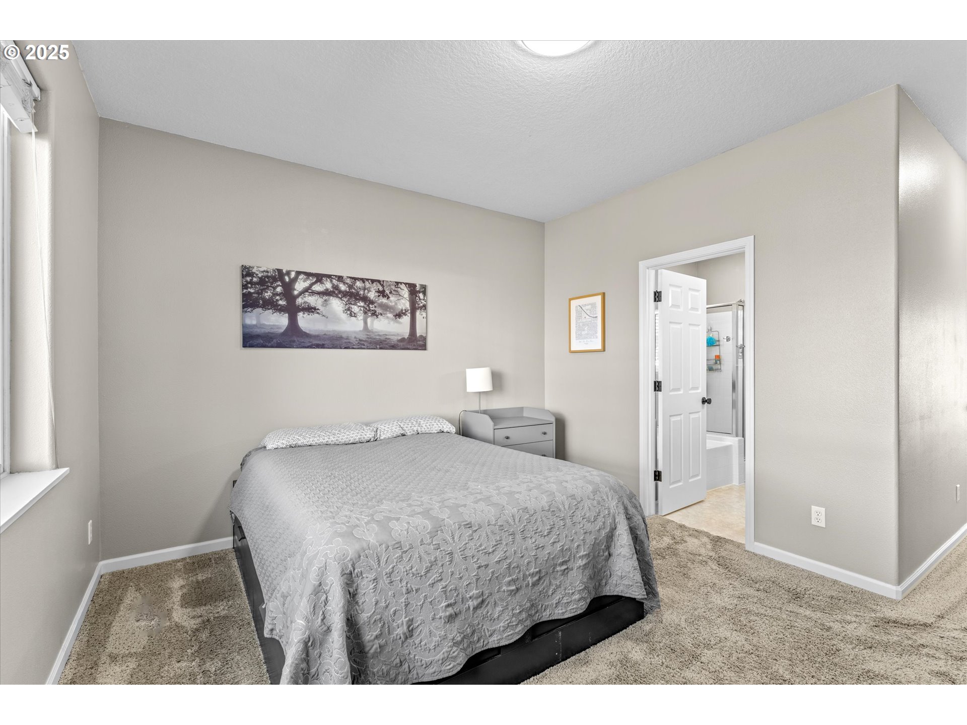 6475 Southeast 33rd Way Gresham, OR 97080 - Photo 30 of 47 a bedroom with a bed and a lamp