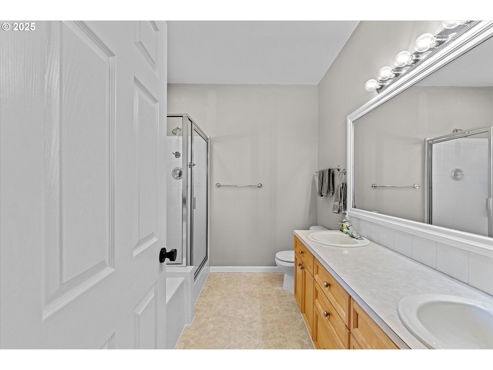 6475 Southeast 33rd Way Gresham, OR 97080 - Photo 31 of 47 a bathroom with a sink a toilet and shower