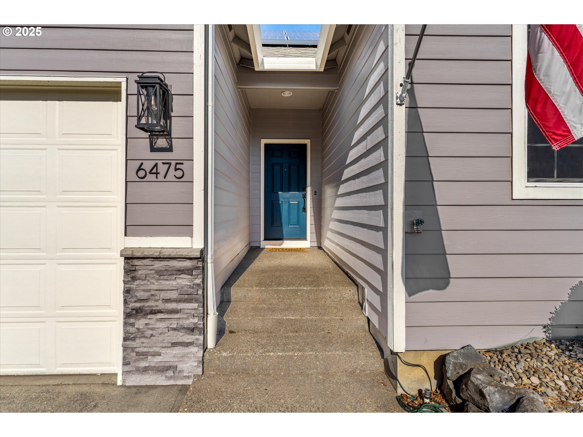 6475 Southeast 33rd Way Gresham, OR 97080 - Photo 5 of 47 a view of entryway with a door