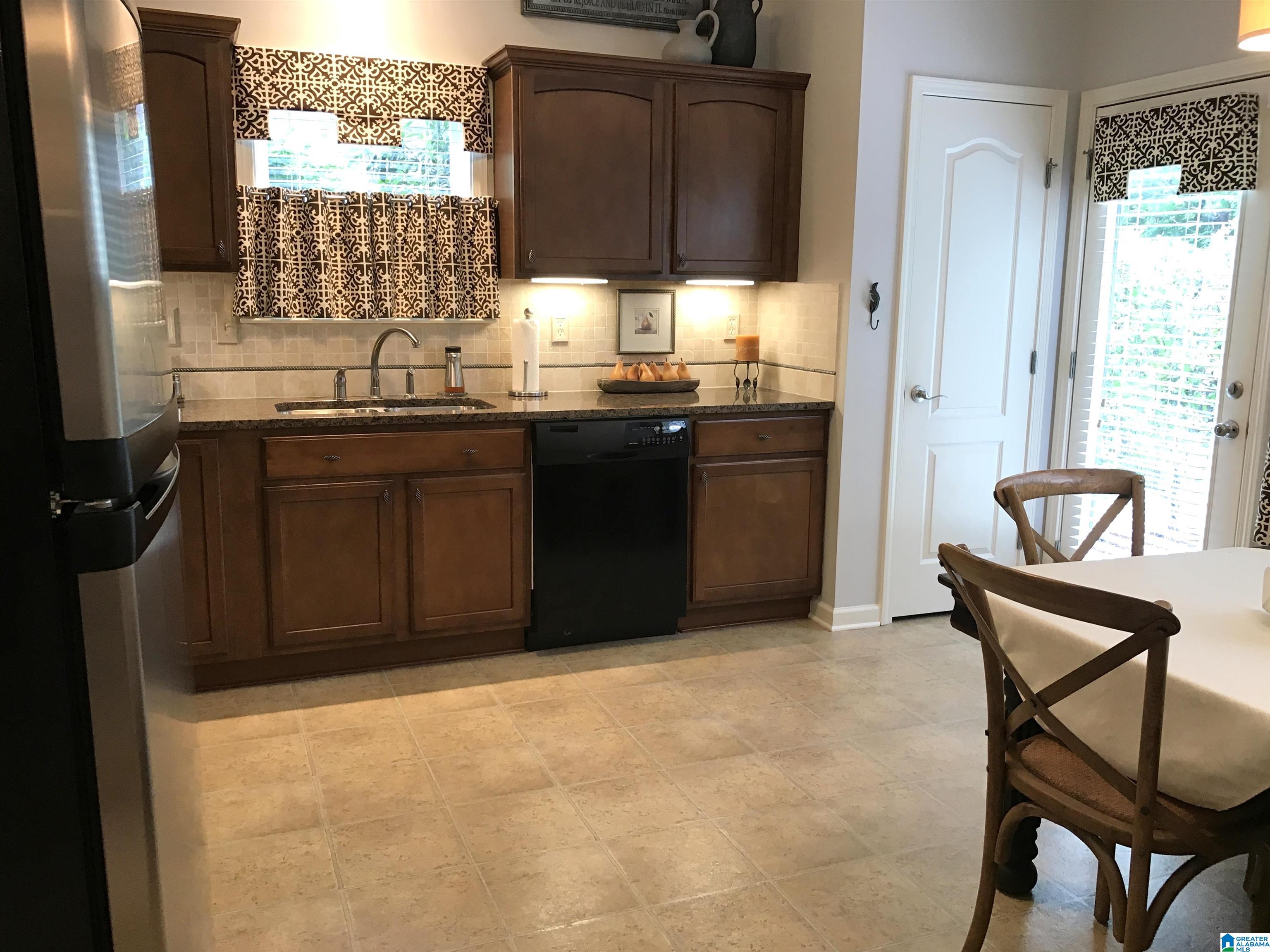 748 Valley Circle Leeds, AL 35094 - Photo 11 of 35