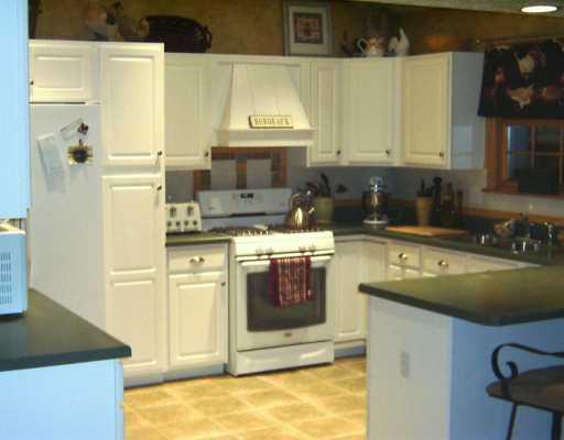 230 Decatur Drive Butler, PA 16002 - Photo 2 of 8 Kitchen.