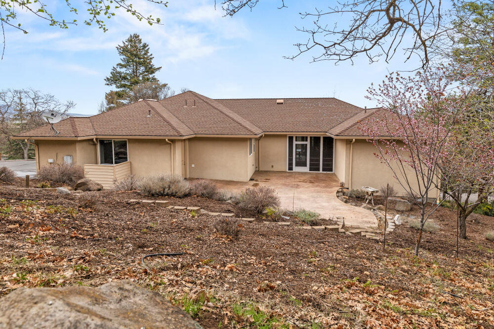 6586 Cooper's Hawk Road Klamath Falls, OR 97601 - Photo 64 of 68 a house with a tree in the background