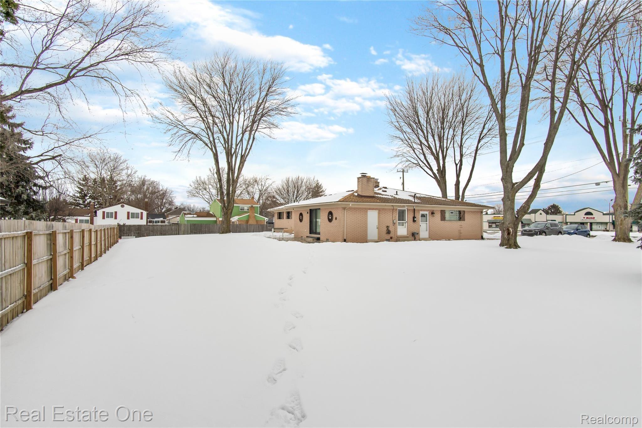 41777 Hayes Road Sterling Heights, MI 48313 - Photo 27 of 29 DSC01405.jpg