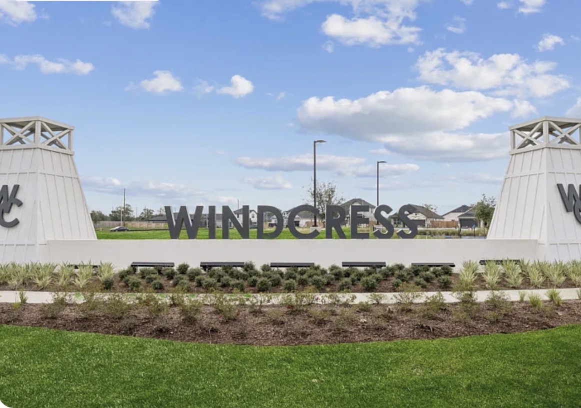 6703 Pebble Bluff Cove, TX 77523 - Photo 6 of 8 a view of a lake and a yard