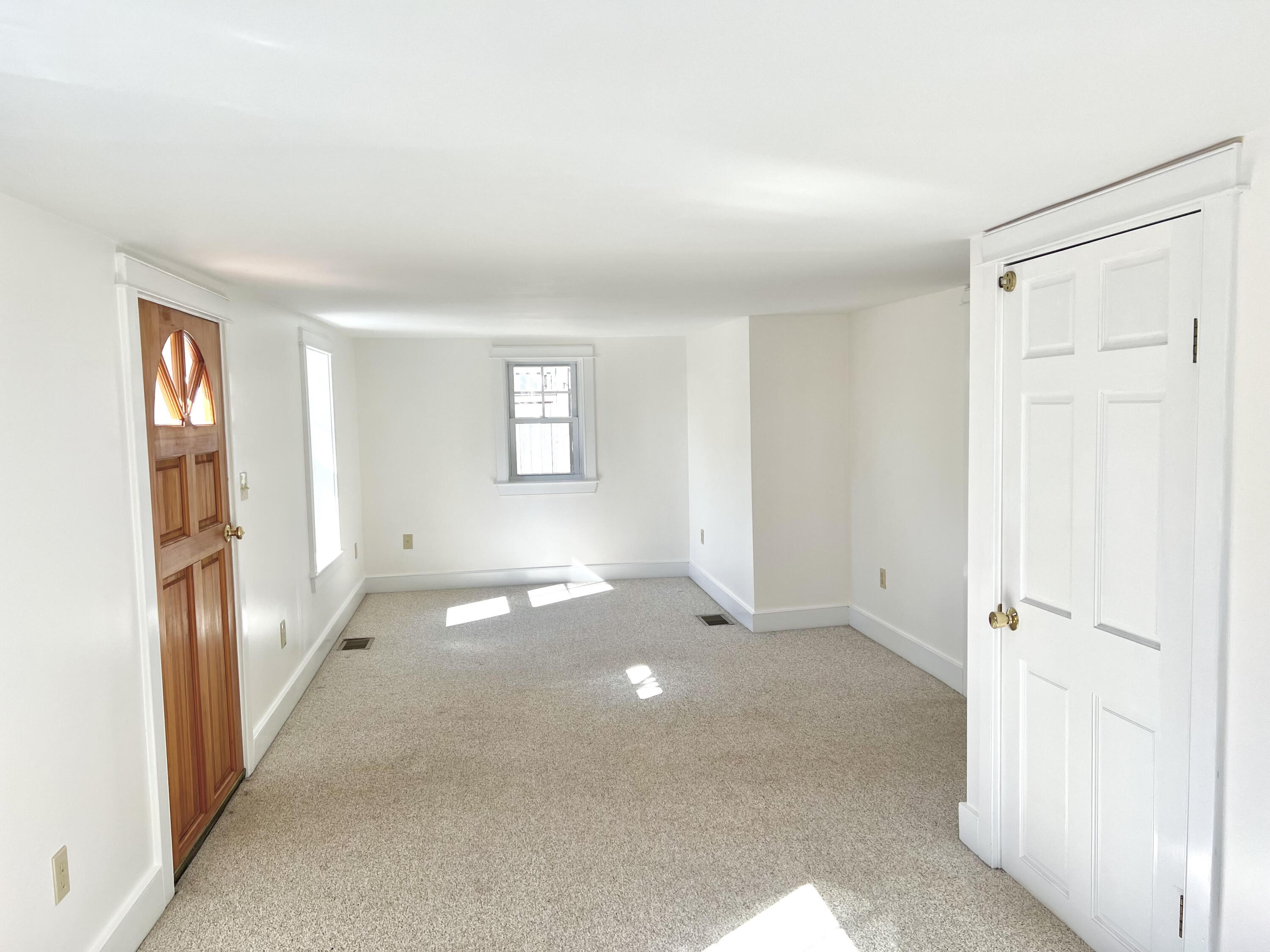 1082 State Road Eliot, ME 03903 - Photo 3 of 38 3EF5B258-AD9B-4DD9-918B-9E7E60975003