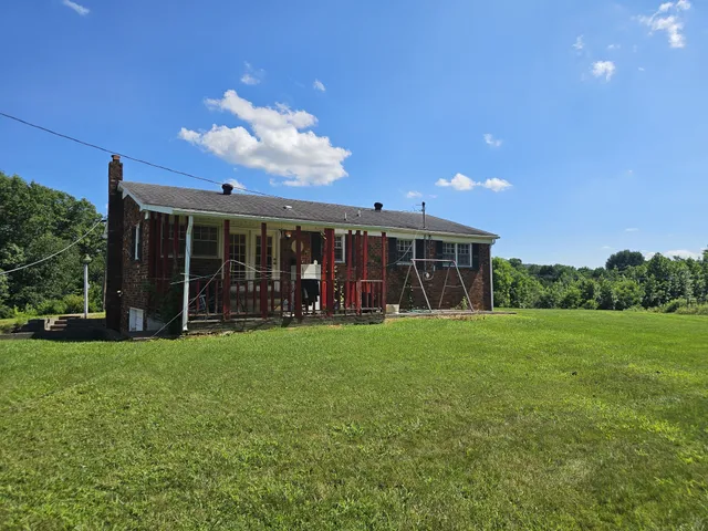 a view of a house with backyard and porch
