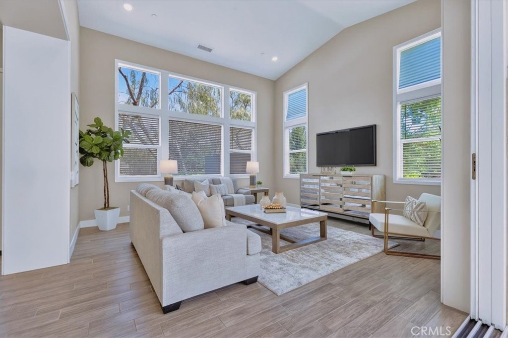 168 Crossover Irvine, CA 92618 - Photo 8 of 70
