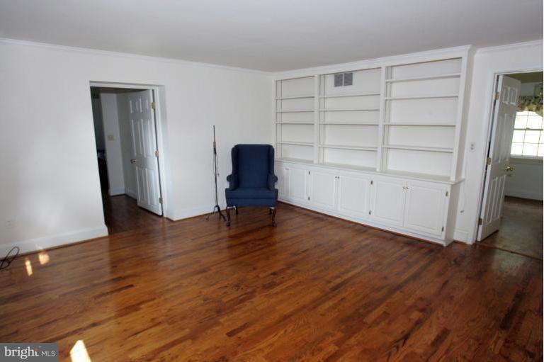 7347 Brightside Road Baltimore, MD 21212 - Photo 4 of 17 Family Room