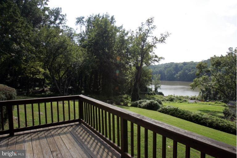 7347 Brightside Road Baltimore, MD 21212 - Photo 6 of 17 deck view