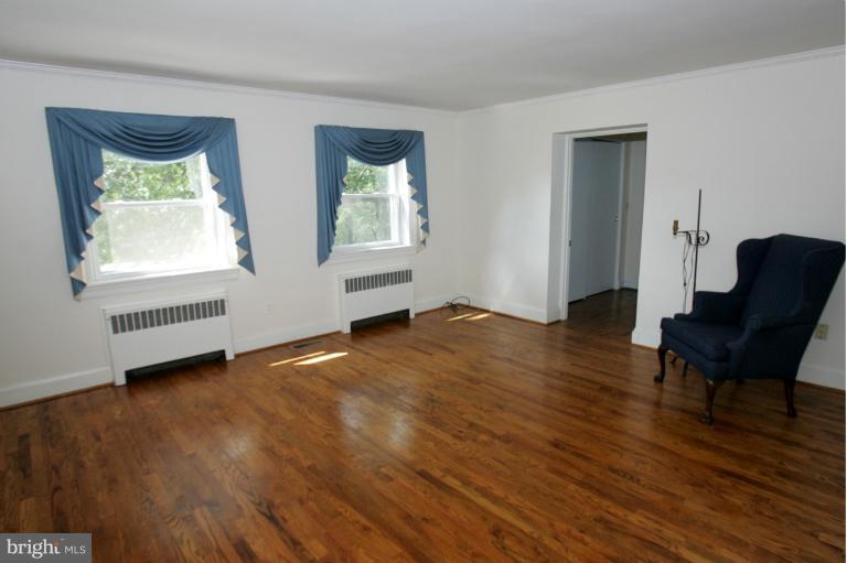 7347 Brightside Road Baltimore, MD 21212 - Photo 8 of 17 Family Room