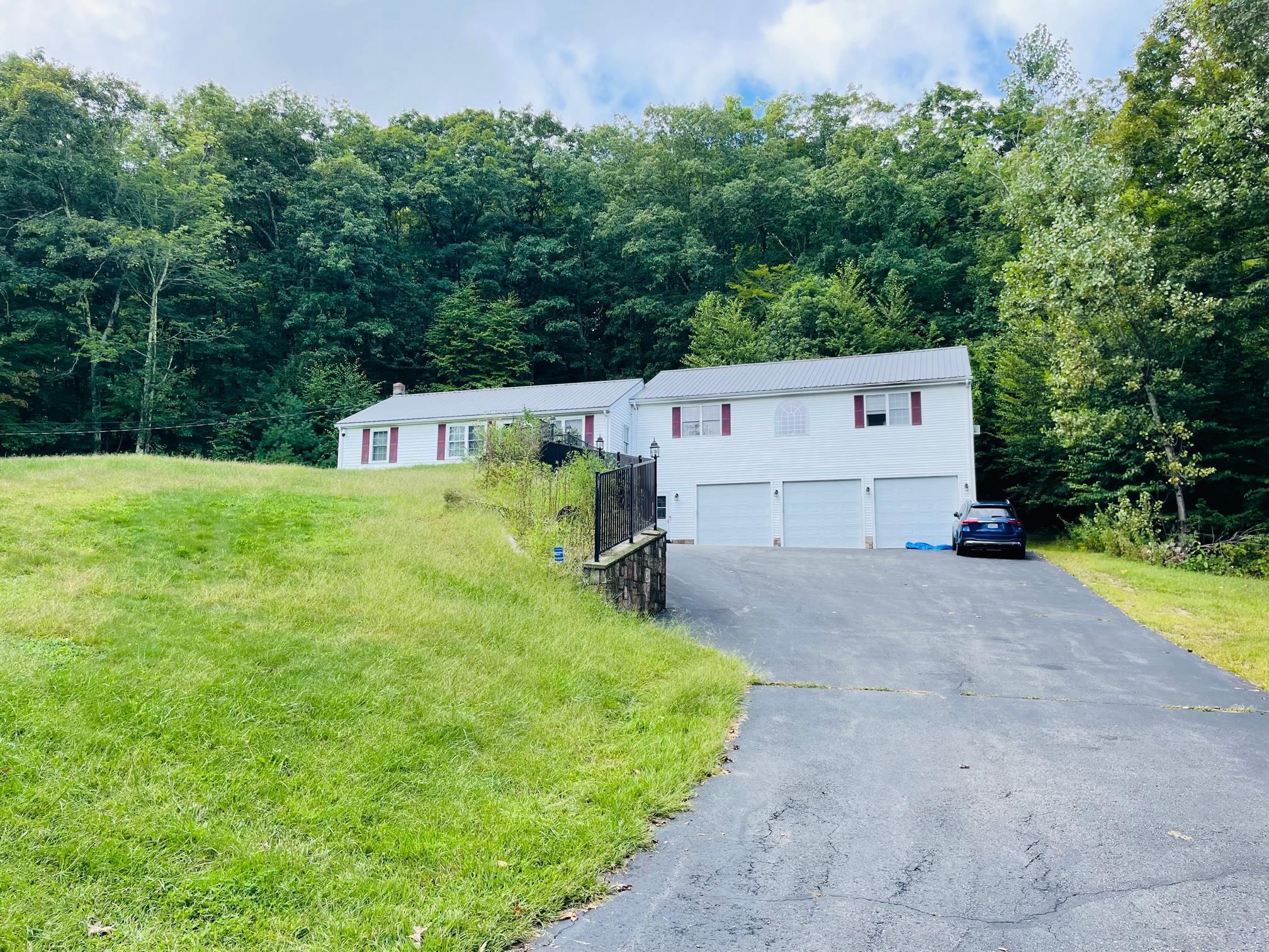 110 Nottingham Road Raymond, NH 03077 - Photo 1 of 27