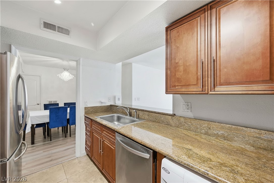 2838 Geary Place, Unit 4017 Las Vegas, NV 89109 - Photo 13 of 31 Meal prep and cleanup are a breeze thanks to roomy granite countertops and plentiful cabinet storage throughout the kitchen.