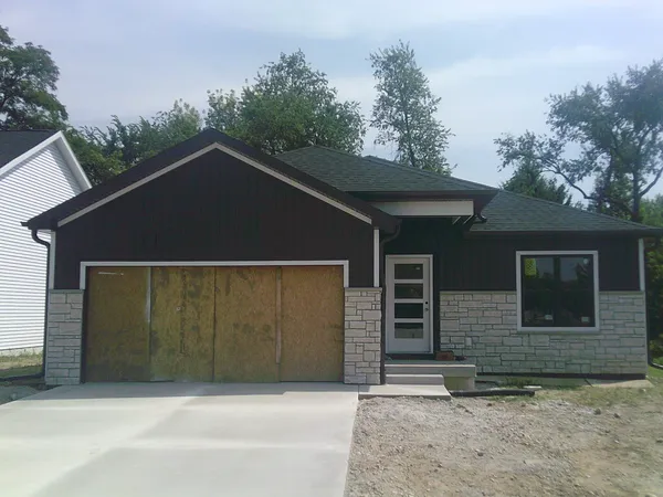 $592,000 | 314 Evan Dr Lake, Lake Geneva, WI 53147