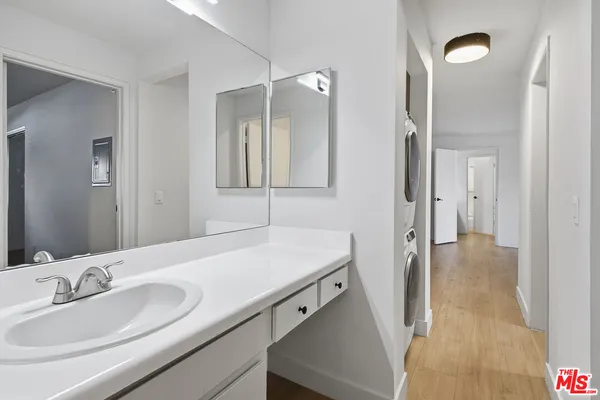 $3,345 | 1352 South Carmelina Avenue, Unit 101, Los Angeles, CA 90025