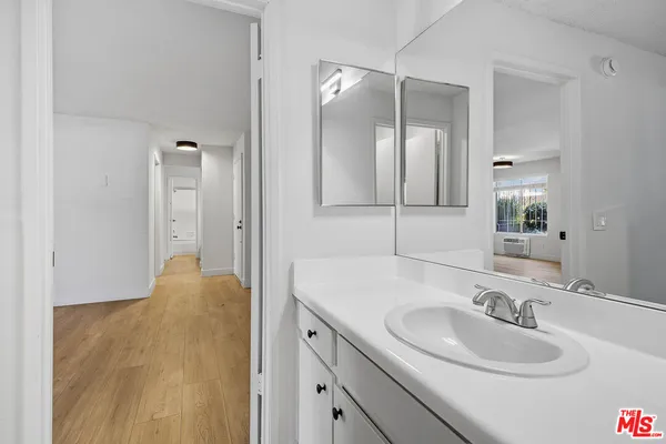 $3,345 | 1352 South Carmelina Avenue, Unit 101, Los Angeles, CA 90025