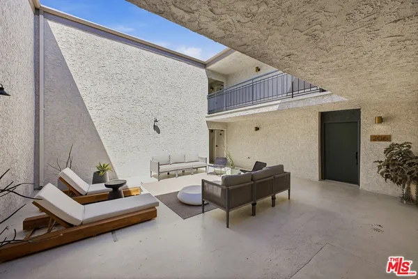 $3,345 | 1352 South Carmelina Avenue, Unit 101, Los Angeles, CA 90025