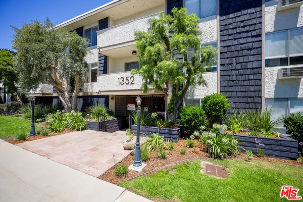 $3,345 | 1352 South Carmelina Avenue, Unit 101, Los Angeles, CA 90025