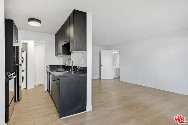 $3,345 | 1352 South Carmelina Avenue, Unit 101, Los Angeles, CA 90025