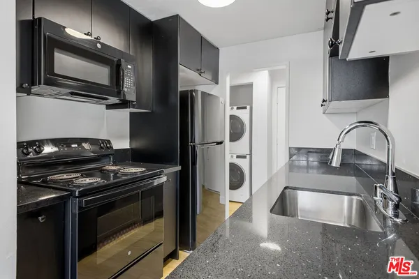 $3,345 | 1352 South Carmelina Avenue, Unit 101, Los Angeles, CA 90025