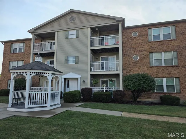 $124,500 | 166 Samarra Estates Drive, Unit G, Fenton, MO 63026