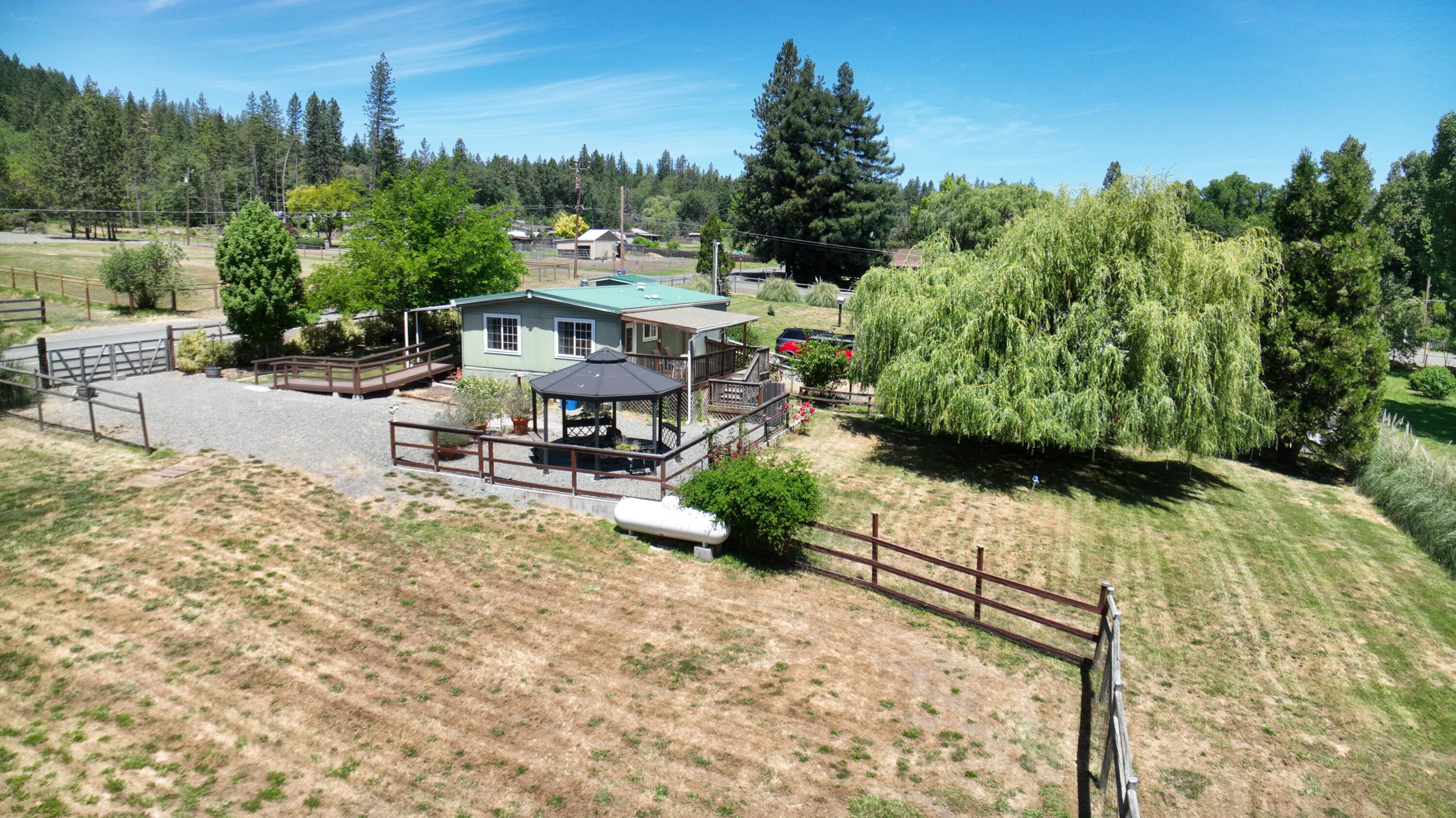 391 Homewood Road Grants Pass, OR 97527 - Photo 6 of 53 6