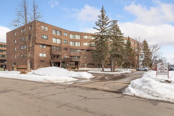 $229,000 | 2275 Youngman Avenue West, Unit 410W, St. Paul, MN 55116