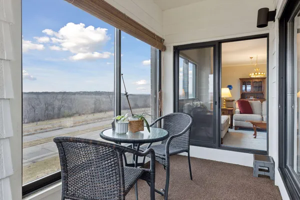 $229,000 | 2275 Youngman Avenue West, Unit 410W, St. Paul, MN 55116