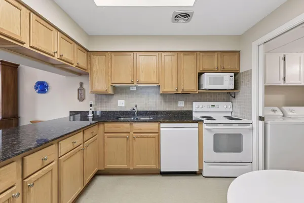 $229,000 | 2275 Youngman Avenue West, Unit 410W, St. Paul, MN 55116