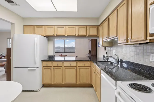 $229,000 | 2275 Youngman Avenue West, Unit 410W, St. Paul, MN 55116