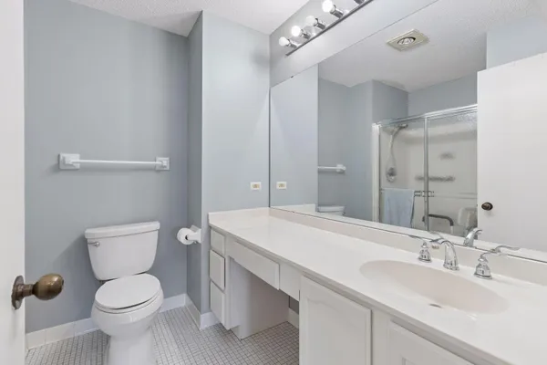 $229,000 | 2275 Youngman Avenue West, Unit 410W, St. Paul, MN 55116