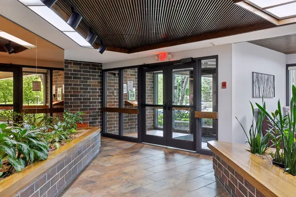 $229,000 | 2275 Youngman Avenue West, Unit 410W, St. Paul, MN 55116