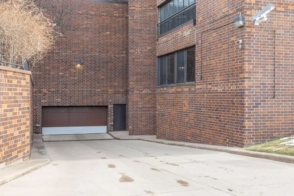 $229,000 | 2275 Youngman Avenue West, Unit 410W, St. Paul, MN 55116