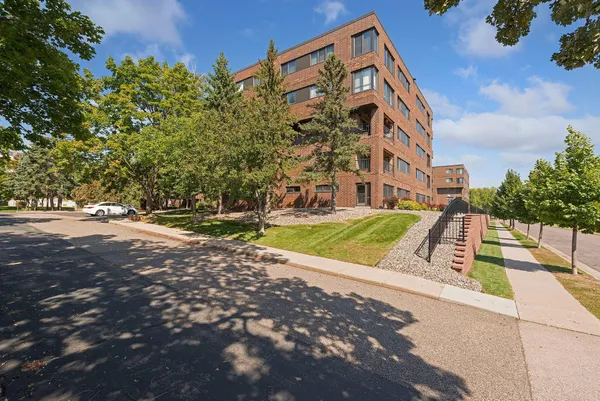 $229,000 | 2275 Youngman Avenue West, Unit 410W, St. Paul, MN 55116