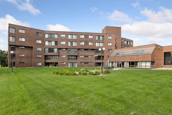 $229,000 | 2275 Youngman Avenue West, Unit 410W, St. Paul, MN 55116