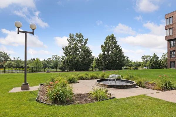 $229,000 | 2275 Youngman Avenue West, Unit 410W, St. Paul, MN 55116