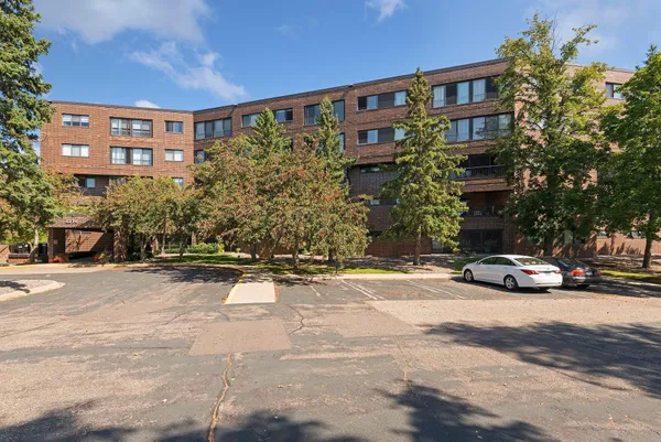 $229,000 | 2275 Youngman Avenue West, Unit 410W, St. Paul, MN 55116