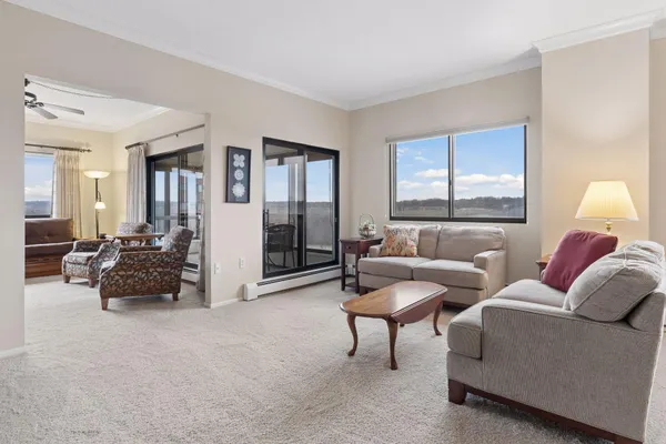 $229,000 | 2275 Youngman Avenue West, Unit 410W, St. Paul, MN 55116