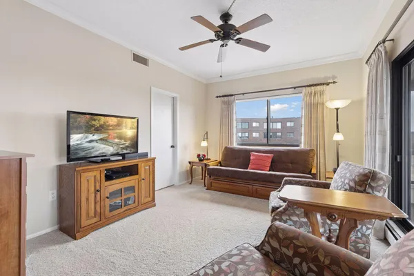 $229,000 | 2275 Youngman Avenue West, Unit 410W, St. Paul, MN 55116