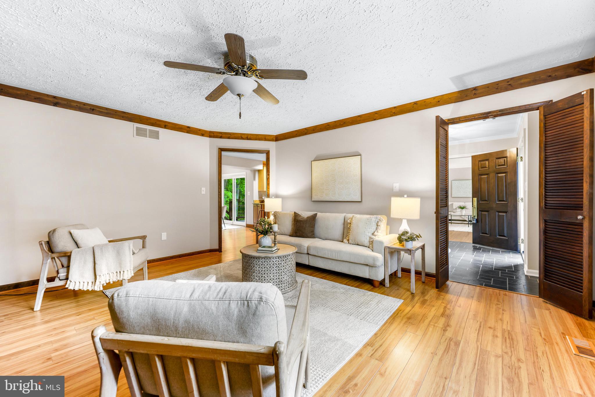 1074 Foxcroft Run Annapolis, MD 21401 - Photo 16 of 66 a living room with furniture and a wooden floor