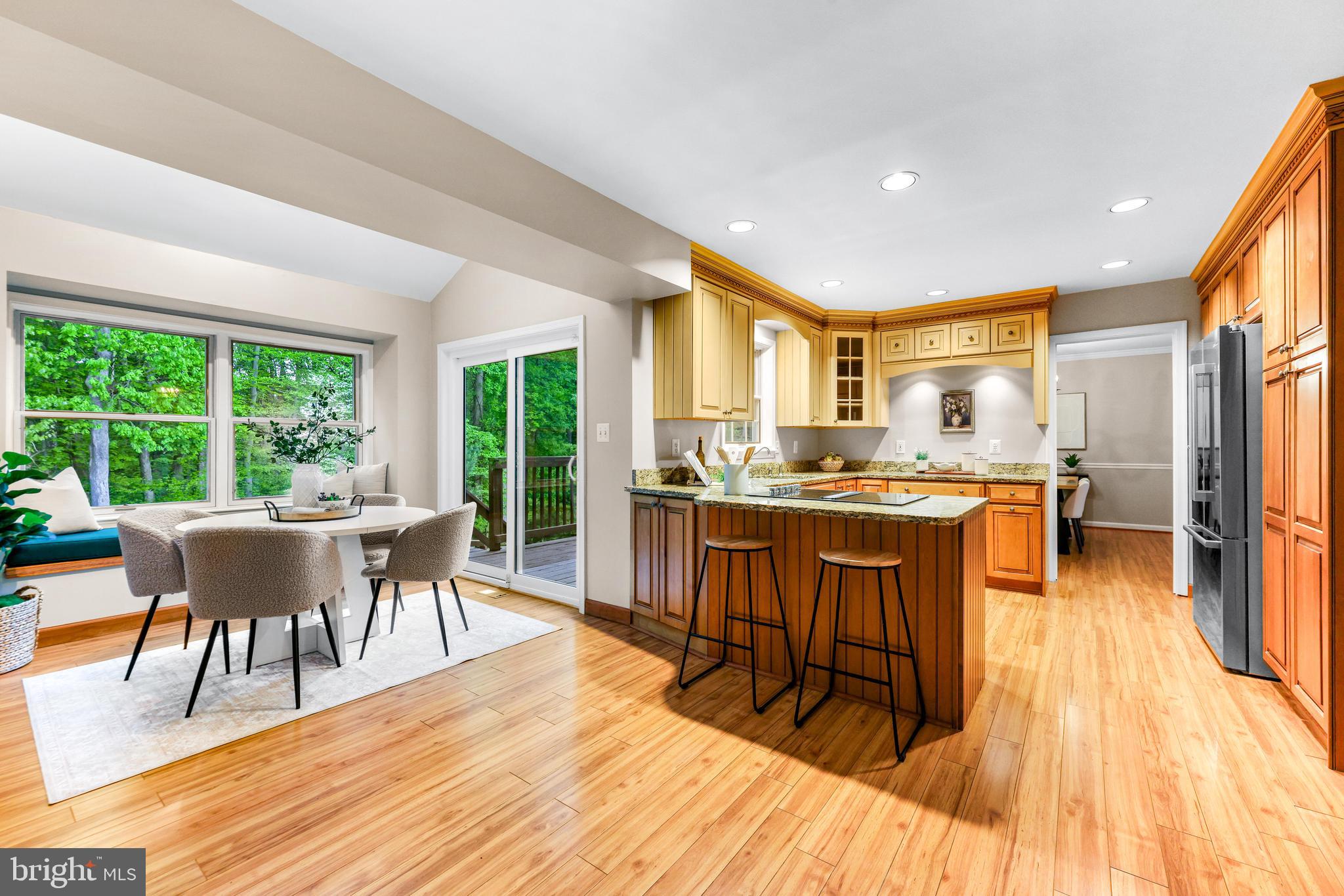 1074 Foxcroft Run Annapolis, MD 21401 - Photo 19 of 66 Large, inviting kitchen