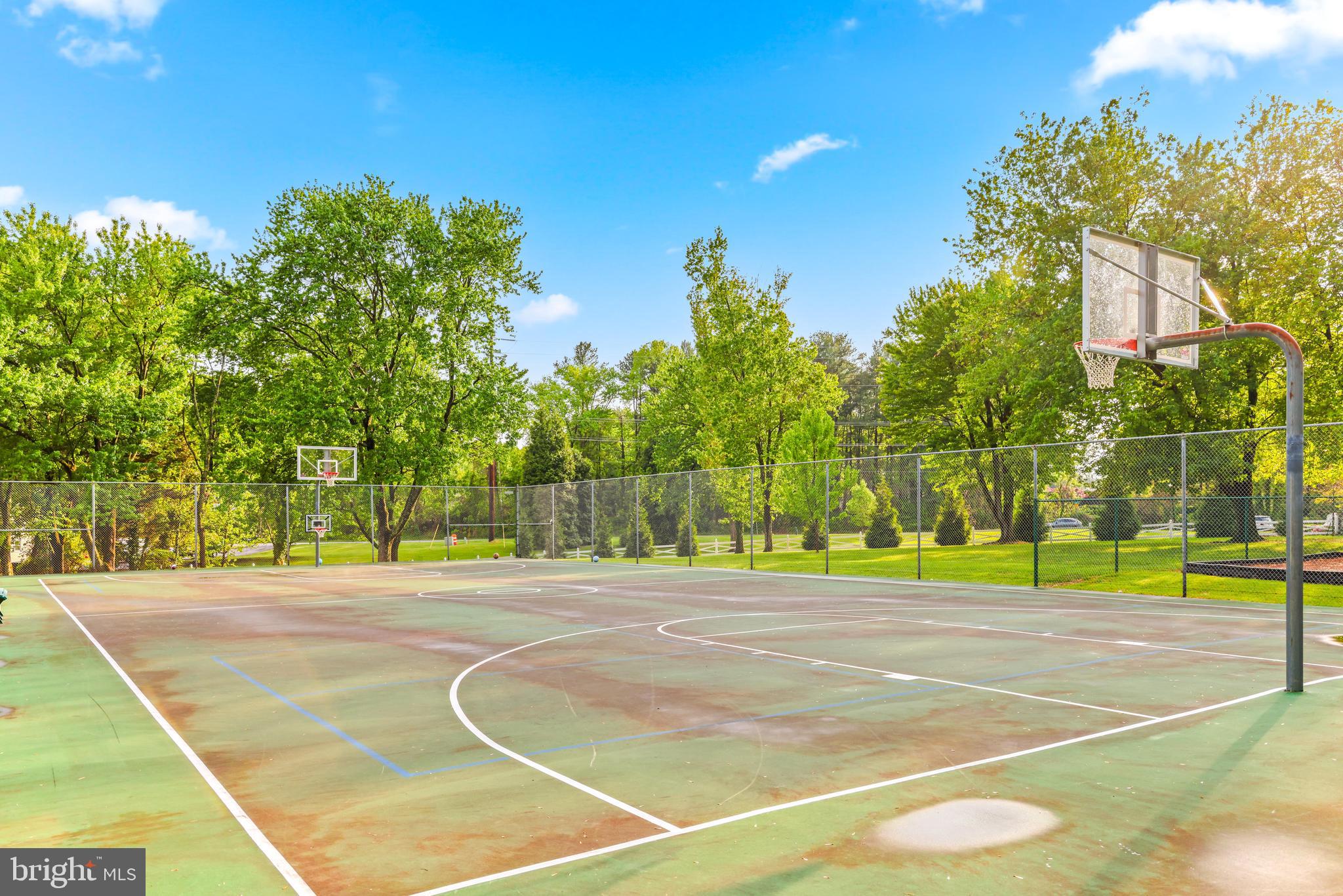 1074 Foxcroft Run Annapolis, MD 21401 - Photo 55 of 66 a view of a basketball court