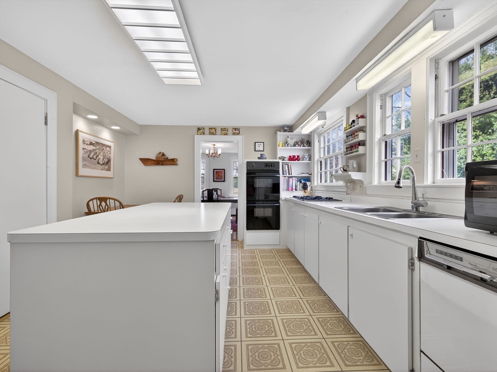 4 Fiske Road Wellesley, MA 02481 - Photo 7 of 14 Gallery Image 7