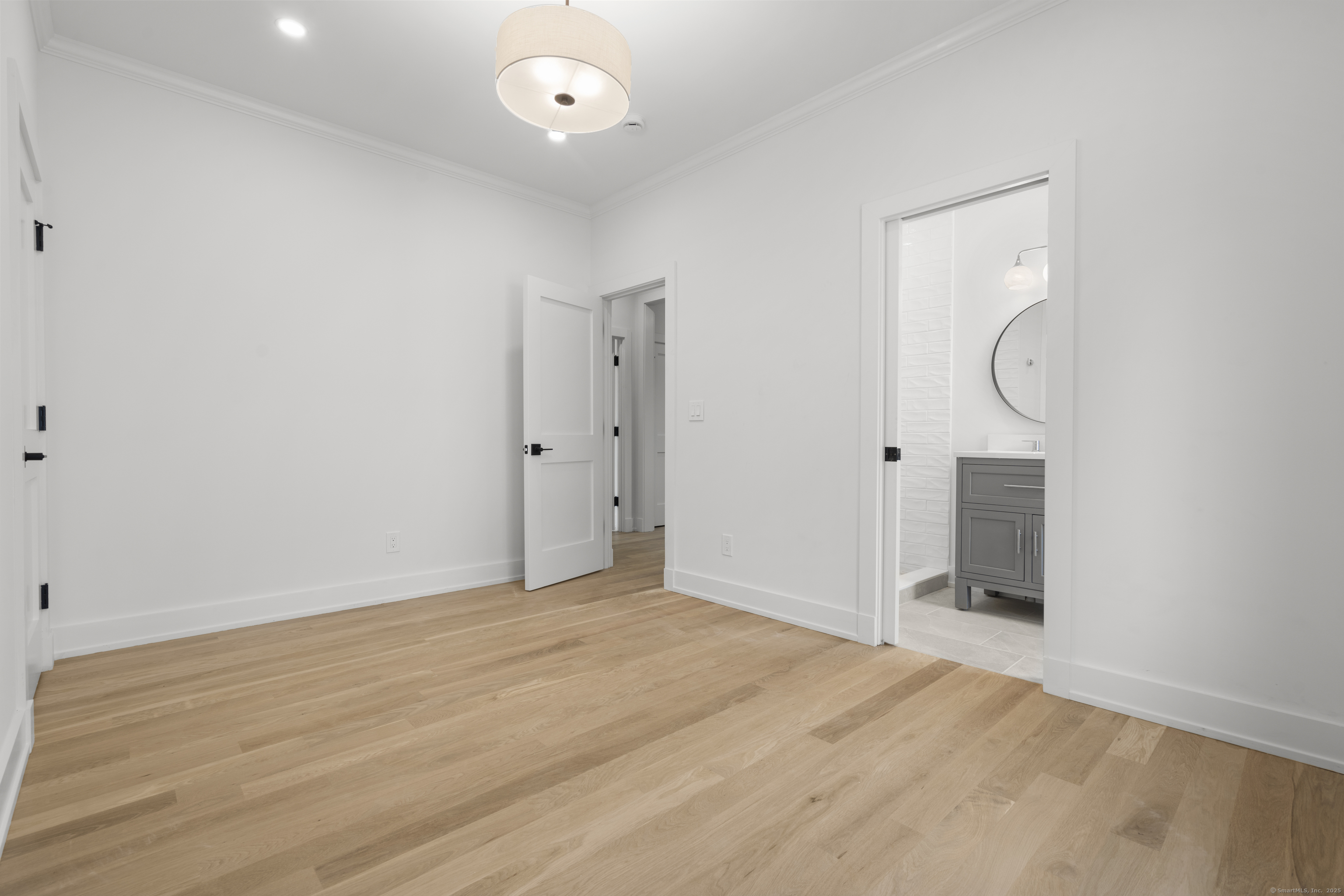 706 Judd Street Fairfield, CT 06824 - Photo 23 of 38 Bedroom 3 with ensuite Bathroom