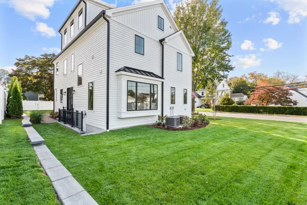 $1,775,000 | 706 Judd Street, Fairfield, CT 06824